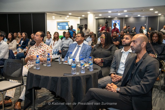 President Santokhi aanwezig bij evenement over AI en leiderschap