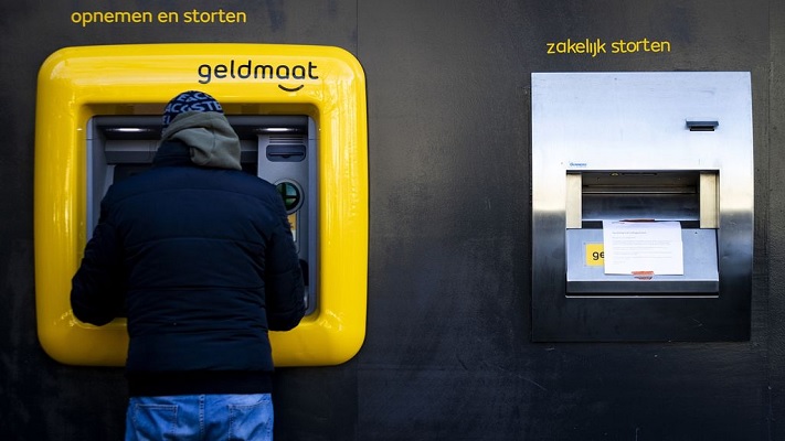 Kaag wil contant geld wettelijk regelen