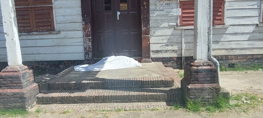 Man levenloos aangetroffen aan de Verlengde Keizerstraat