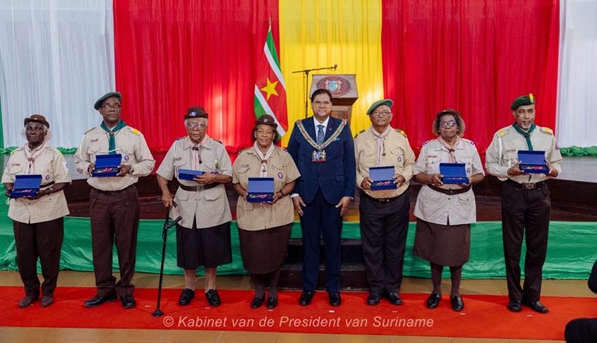 29 personen gedecoreerd bij 100 jaar Boy Scouts Suriname