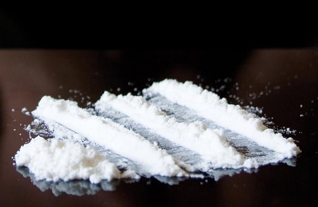 Vrouw aangehouden voor posten drugs in pakket