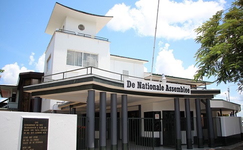 Del Castilho: Waarborgsom Suriname 72 keer hoger dan Nederland