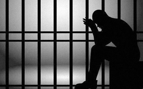 Man probeert drugs en telefoon te smokkelen in cellenhuis