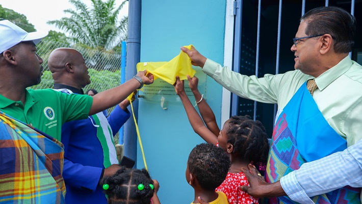 Schoon drinkwater voor Nieuw Lombé, Kapasikele en Moejekiiki