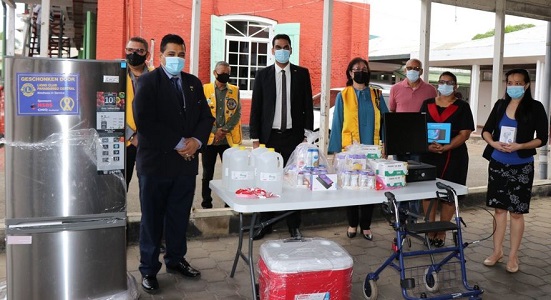 Lions Club Paramaribo Central doneert aan AZP