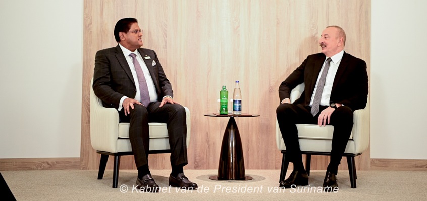 President Santokhi praat met Azerbeidzjaanse ambtgenoot