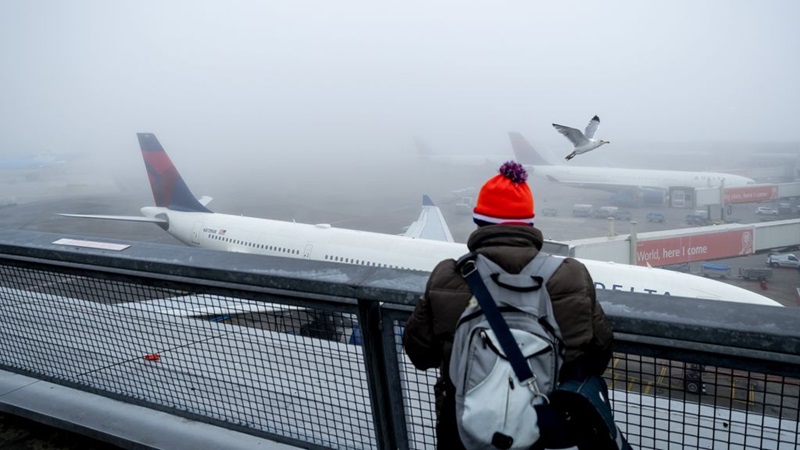 Vluchten Schiphol geschrapt en vertraagd vanwege dichte mist