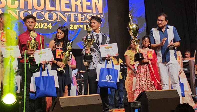 11-jarige Sakshi Hira wint Open Scholieren Zangcontest