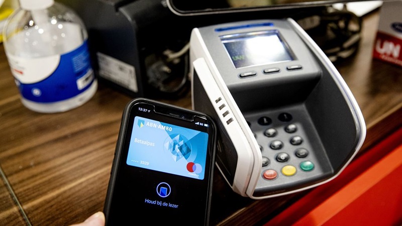 Betalen met mobiel heeft pinpas bijna ingehaald in Nederland