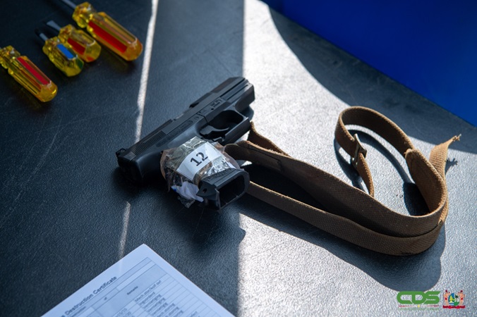Veiligheidsfunctionarissen volgen training “Destructie van Wapens”