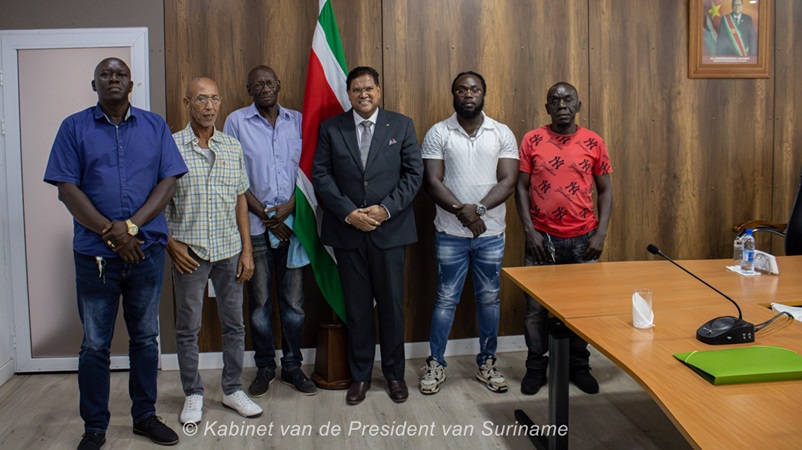 President ontvangt binnenlandse groeperingen