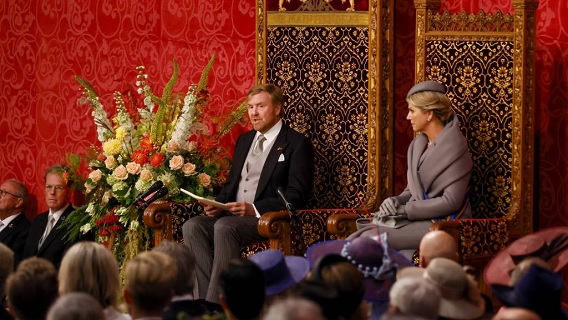 Koning: pijnlijk dat men moeite heeft rekeningen te betalen
