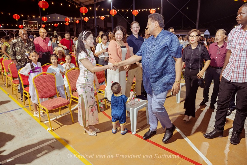 President Santokhi roept op tot eenheid tijdens Maanfeest