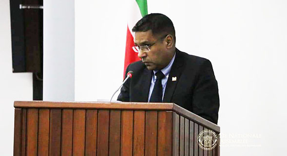 Debie: “IMF enige keuze na allesomvattende crisis bij overname”