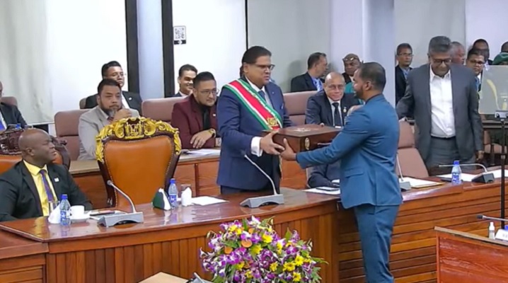 President Santokhi houdt vijfde jaarrede