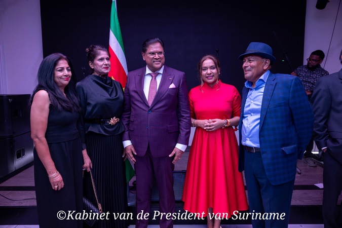 Meet and greet businessmeeting met president Santokhi in Queens