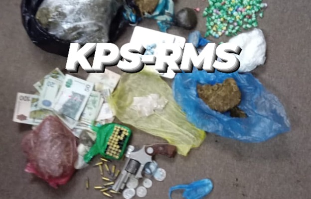 Drugs, wapen en geld in beslag genomen bij inval