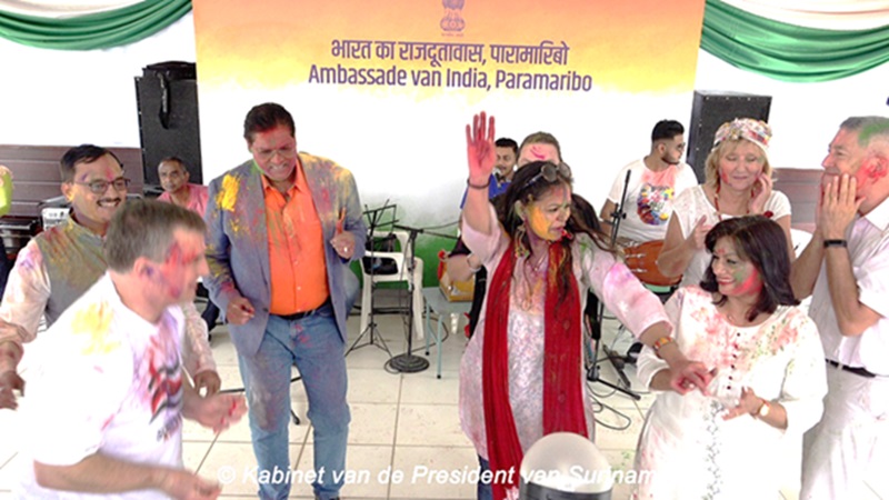 Holifeest ambassade India etaleert eenheid in verscheidenheid