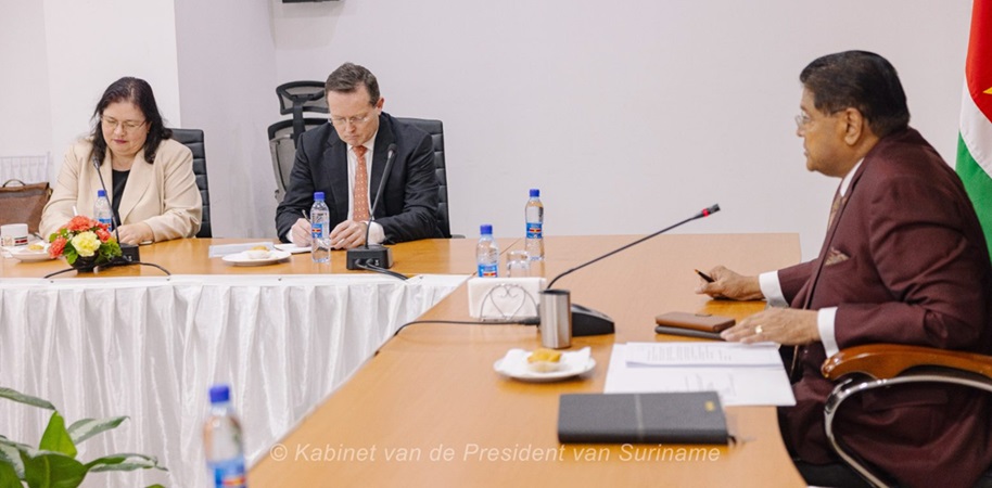 President Santokhi en IMF-delegatie bespreken laatste beoordeling