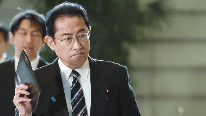 Japanse premier kiest alsnog voor ontslag van zijn zoon