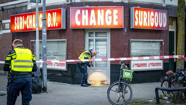 Surichange Bank NV stopt geldovermakingen Suri-Change BV
