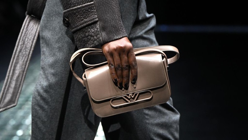 Modewinkels Dior en Armani verdacht van uitbuiting