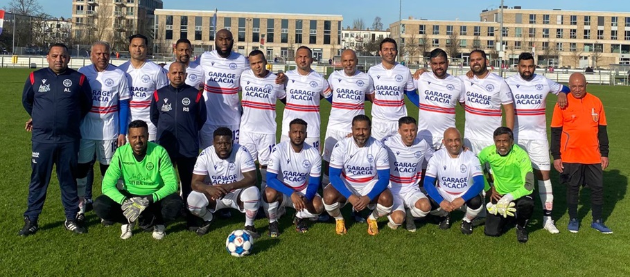 TAC’90 Acacia The Brothers met Royston Drenthe naar Suriname