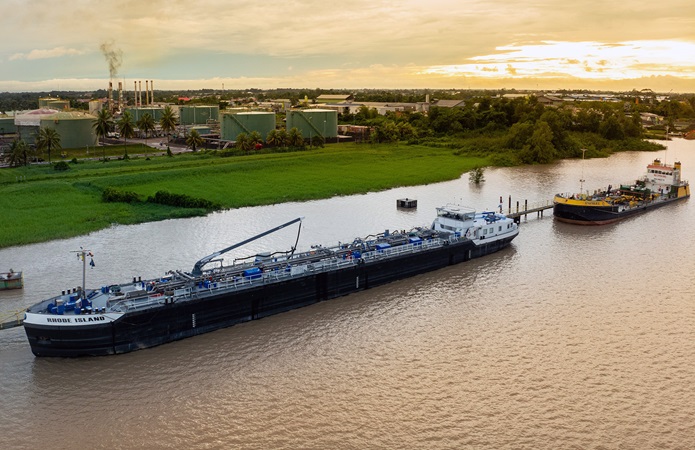 Staatsolie besteedt transport olieproducten over water uit