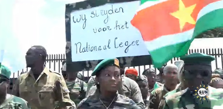 Amafo houdt camouflagemars voor lotsverbetering militairen