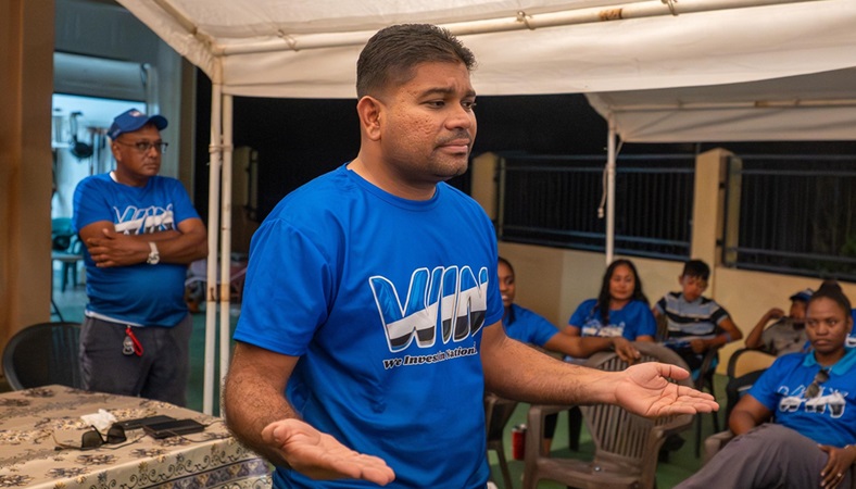 Azruddin Mohamed belooft strijd tegen corruptie en loonsverhogingen 