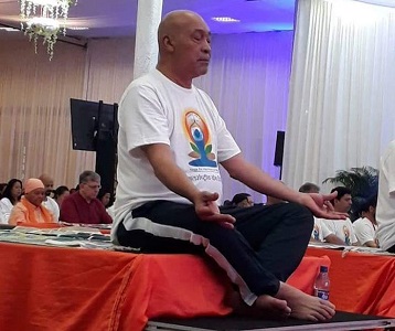 “Yoga Thuis & Yoga met het gezin”