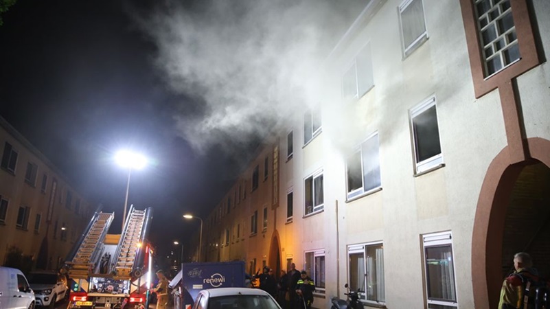 Negen woningen ontruimd door brand Den Haag