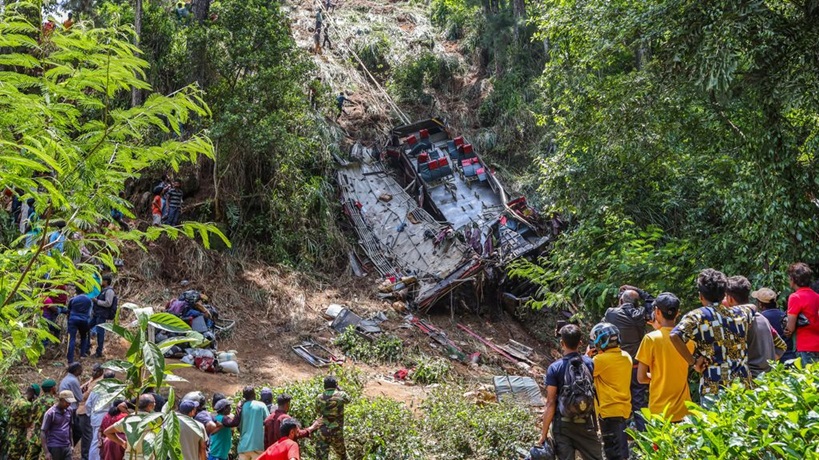 Bus stort in afgrond in Sri Lanka, zeker 21 doden