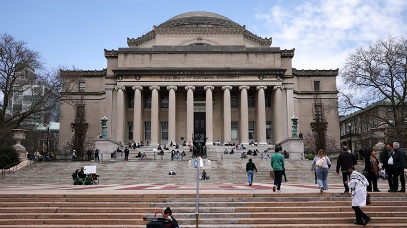  Columbia University ontslaat 180 mensen na geschrapte subsidies