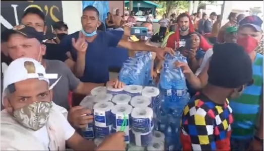 Bivakkerende Cubanen South Drain vragen naar voedsel