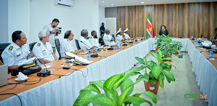 President Simons spreekt districtscommissarissen