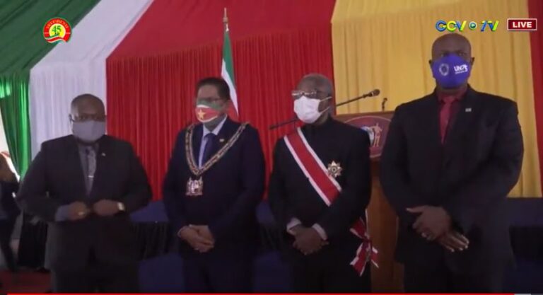 President decoreert voortreffelijke Surinamers