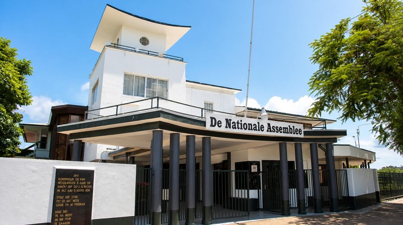 DNA schuift behandeling wetsvoorstel Surinamerschap door naar maandag