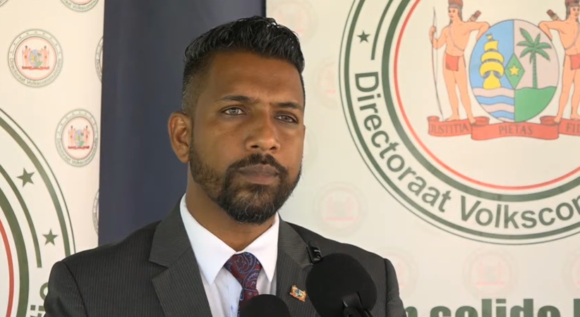 Politiemannen en cipiers vragen SRD 15.000 om telefoons cellen binnen te smokkelen