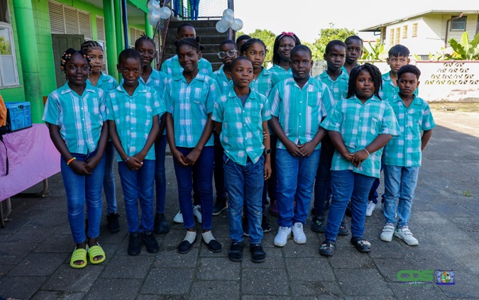Kiwanis Club Paramaribo Central beloont beste leerlingen Fa