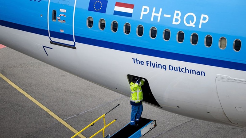  Grondpersoneel van KLM staakt zaterdag voor meer loon