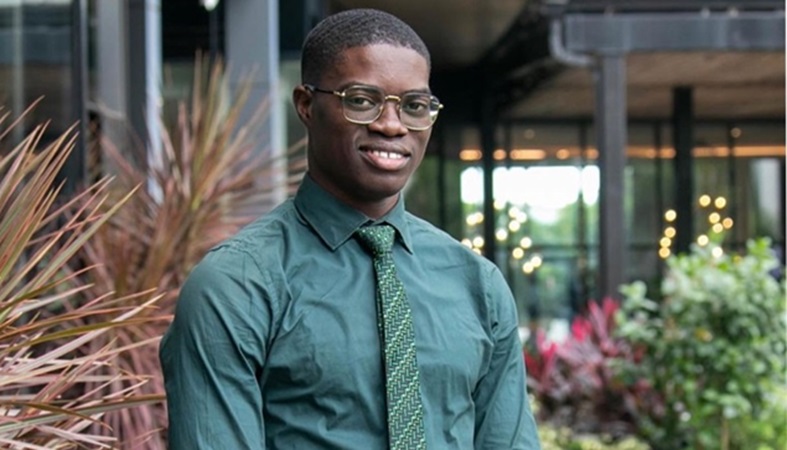 Kelvin Koniki wordt beëdigd als lid van De Nationale Assemblée