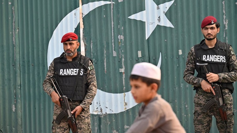 Pakistan in hoogste staat van paraatheid na luchtaanvallen India