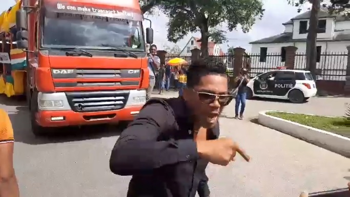 Opsluiten Hoefdraad en Bouterse; tralalala