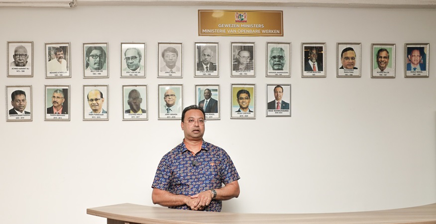 Personeel OW neemt afscheid van minister Nurmohamed