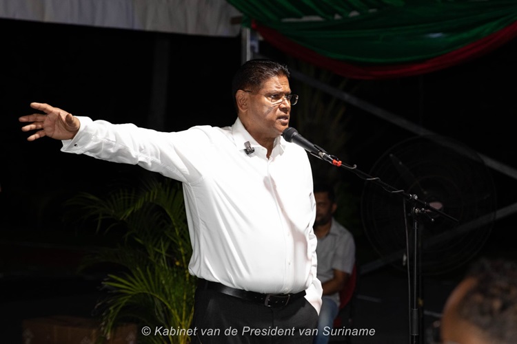 President Santokhi in dialoog met strategische beroepsgroepen