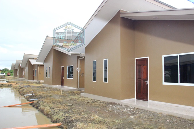 Santokhi opent woningbouwproject City of Waterloo in Nickerie