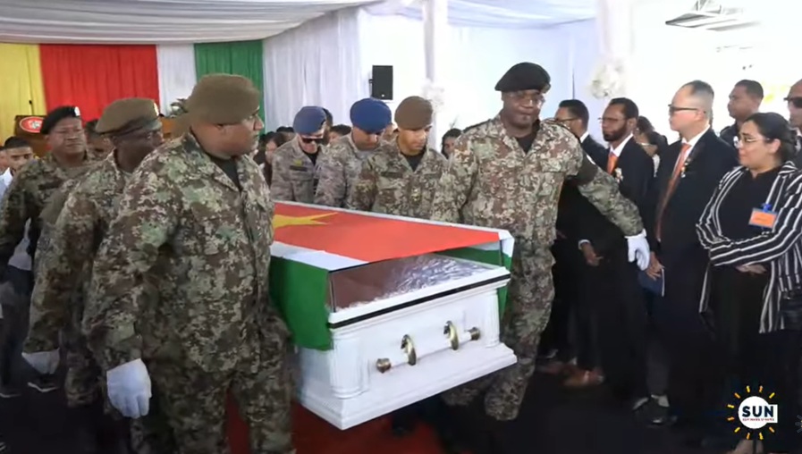 Lijkstoet Santokhi op weg naar crematieoord Uitkijk